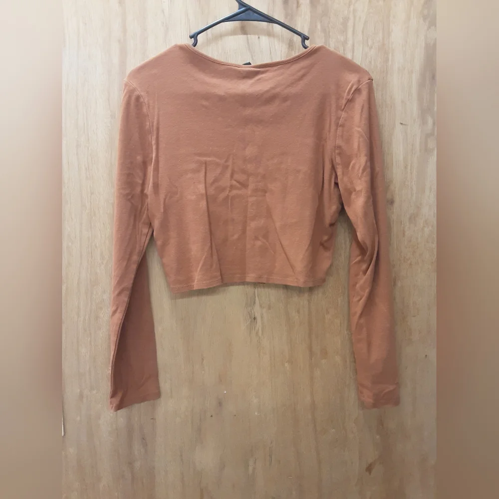 Wild Fable Brown Button Front Crop Top. Size L. - Picture 4 of 6